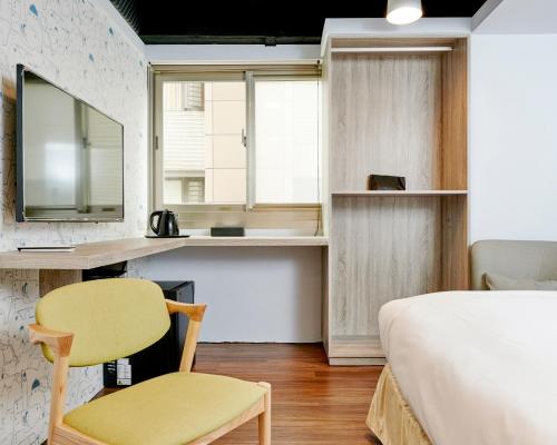 Standard Double Room image 8