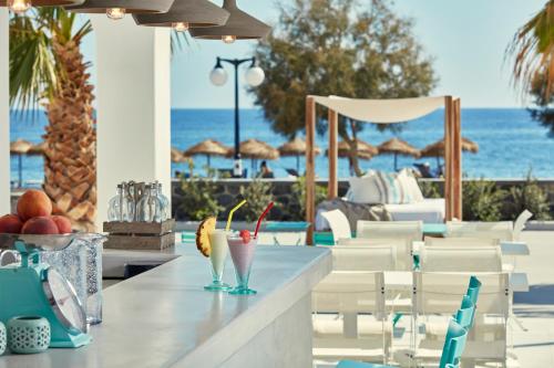 酒吧/高級酒吧, 水藍色海灘酒店 (Aqua Blue Beach Hotel) in 佩里薩