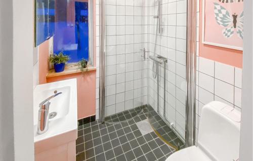 화장실, 3 Bedroom Pet Friendly Home In Kristineberg in 보름셀레