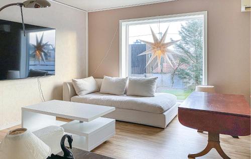 Awesome Home In Harøya in Haroy