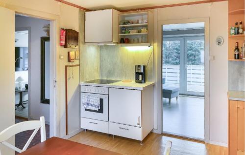 virtuve, Awesome Home In Harøya in Haroy