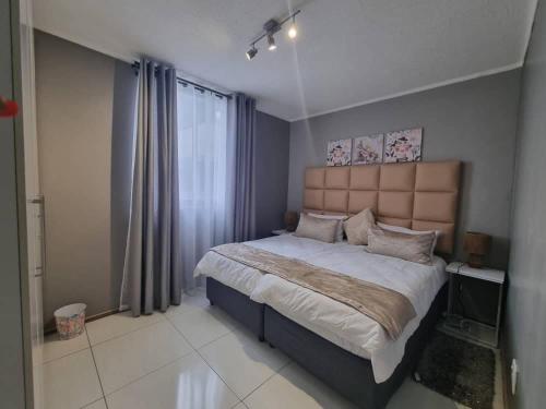 City Junction Self-Catering Windhoek unit 1102 - image 3