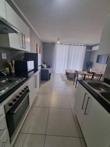 City Junction Self-Catering Windhoek unit 1102 - image 2