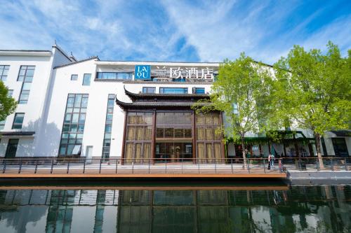 Lanou International Hotel Beijing Guomao Gaobeidian Metro Station Branch