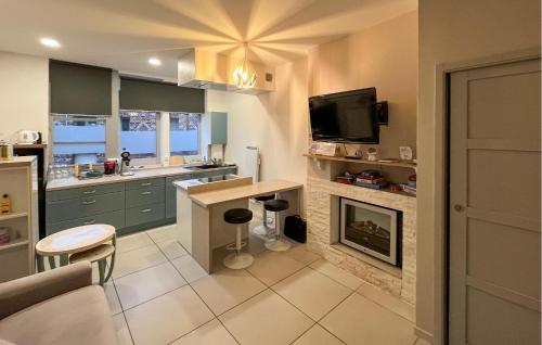 virtuve, 1 Bedroom Nice Home In Arques La Bataille in Arques La Bataille