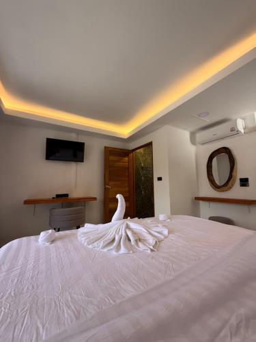 Wild Wood Beach Fitness Resort at Koh Tao 5