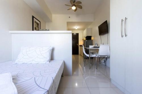 Deluxe Studio Apartment