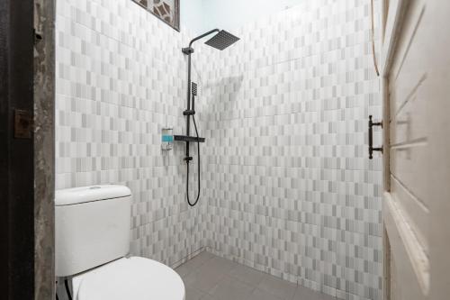 1 queen bed, 1 twin bed