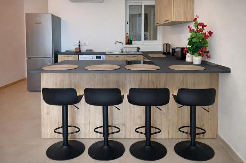 Comfortable ! Stylish ! Fully Air Conditioned ! – khách sạn tại Sannat
