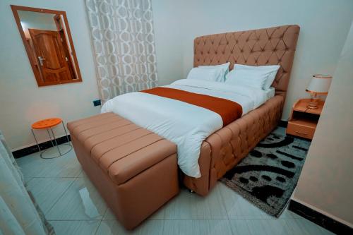 Cityscape And Retreat Hotel in มเบยา