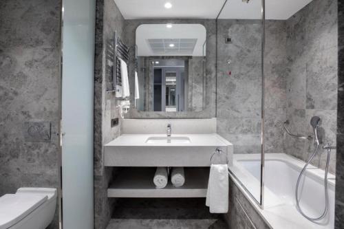 room detail thumbnail 2