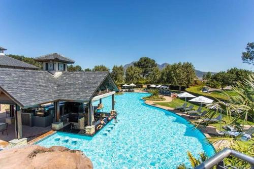 Luxury Lakeside Lodge at Jack Nicklaus Golf Estate in Simondium