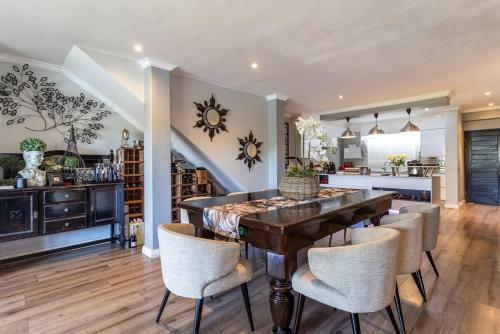 Luxury Lakeside Lodge at Jack Nicklaus Golf Estate in Simondium