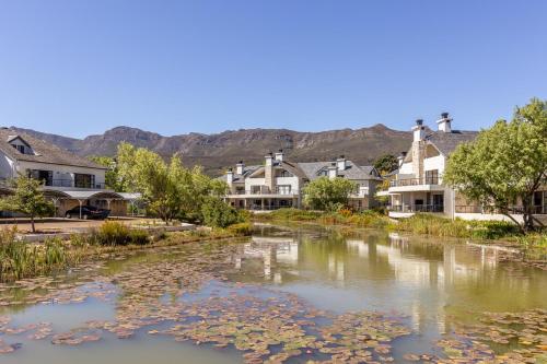 Luxury Lakeside Lodge at Jack Nicklaus Golf Estate in Simondium