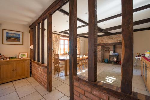 The Old Dairy at Bishops Barton - image 9
