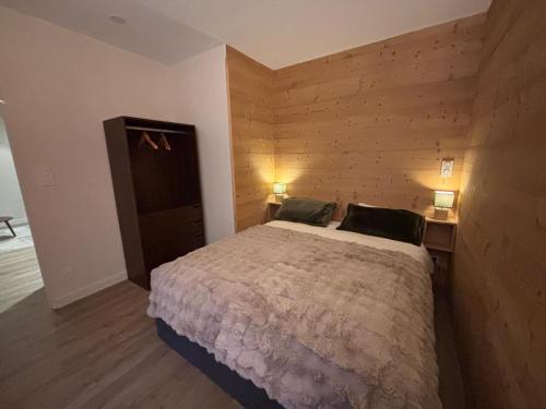 1 queen bed, 1 sofa bed