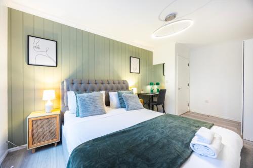 Stratford spacious one bedroom Apartment - image 11