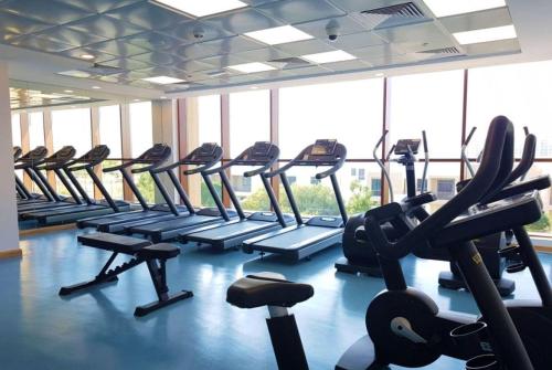 Silk Valley - Luxury Studio in Town Square with Pool View - Walk to Park - image 2
