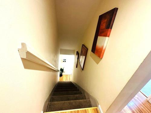 2BR Canary Wharf Apartment with Private Garden - image 12