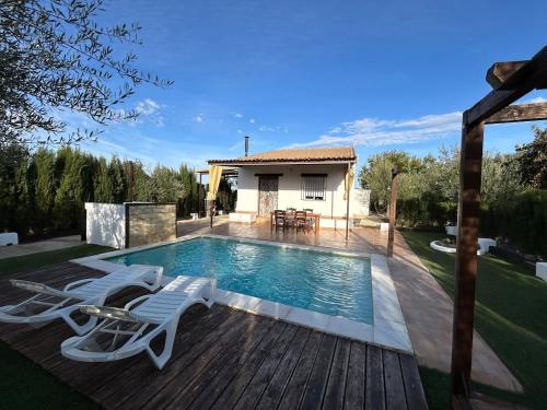 Casas rurales Alba, Casa rural Atardecer, con piscina privada gîte à louer El Arahal