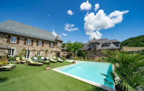 外部景觀, Charming House Overlooking Aveyron Valley in 拉富伊拉德