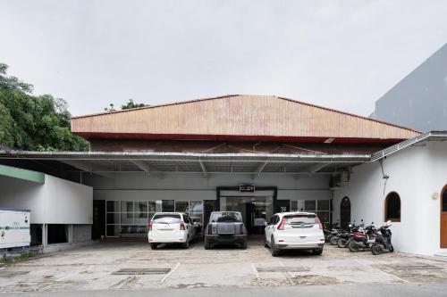 Urbanview Hotel Cozy Samarinda by RedDoorz - Tap to explore photos