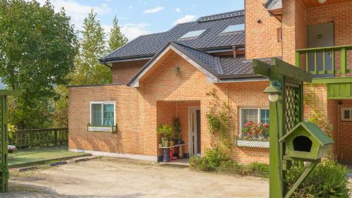 Exterior view, yangpyeong beulleosseom pet spa pension in Seojong-myeon