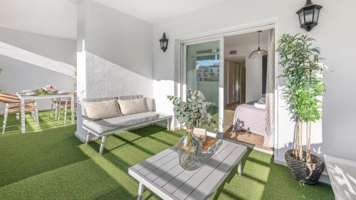 Central Puerto Banús Apt. - image 9