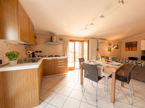 Mutfak, Lakefront Penthouse Terrace - Sunset & Panorama in Paratico