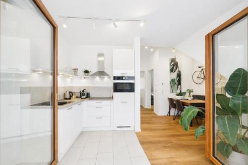 Konyha, KStay Apartment-Kombi im EG und DG für bis zu 8 Personen mit Dachterrasse, Parkplätzen, Smart-TVs (KStay Apartment-Kombi im EG und DG fur bis zu 8 Personen mit Dachterrasse, Parkplatzen, Smart-TVs) in Eltville am Rhein