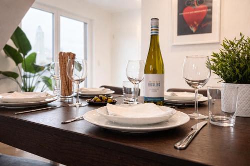 Létesítmények, KStay Apartment-Kombi im EG und DG für bis zu 8 Personen mit Dachterrasse, Parkplätzen, Smart-TVs (KStay Apartment-Kombi im EG und DG fur bis zu 8 Personen mit Dachterrasse, Parkplatzen, Smart-TVs) in Eltville am Rhein