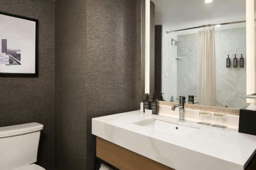 Sheraton Baltimore North - image 9