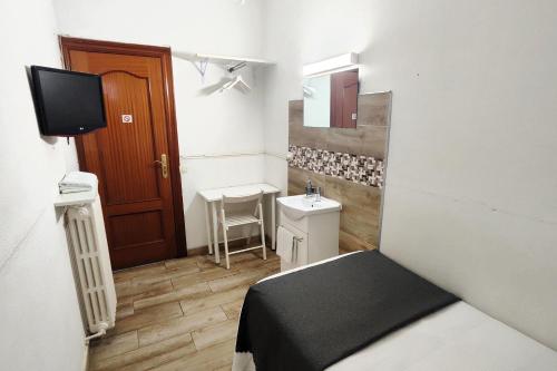 Hostal Cervantes - image 14