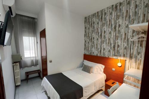 Hostal Cervantes - image 2