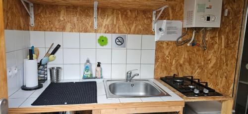 Konyha, Yourte 6 pers séjour cosy avec poêle à bois près Provins (Yourte 6 pers sejour cosy avec poele a bois pres Provins) in Bannost-Villegagnon