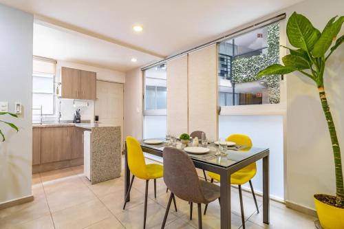 Hidden gem with AC balcony in trendy Roma Norte - image 4