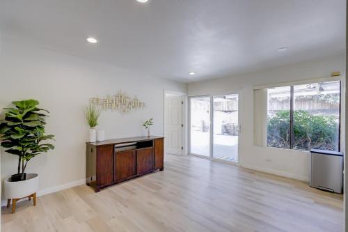 5 bedroom home 2 miles from Loma Linda Medical in Loma Linda