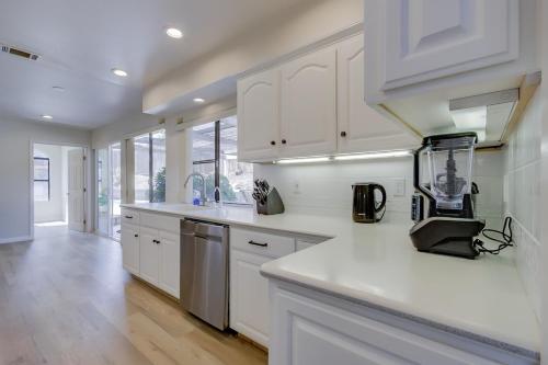 5 bedroom home 2 miles from Loma Linda Medical in Loma Linda