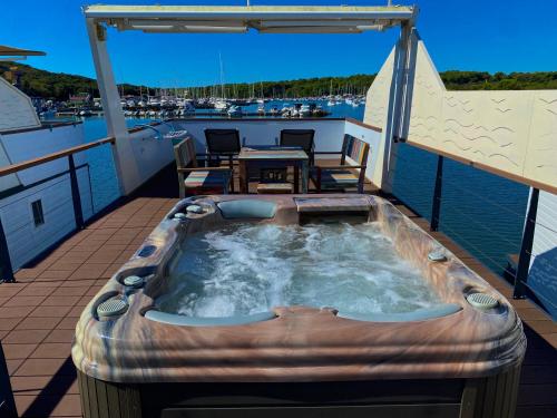 Hausboot Pula - Floating House Water Lily – khách sạn tại Verudela