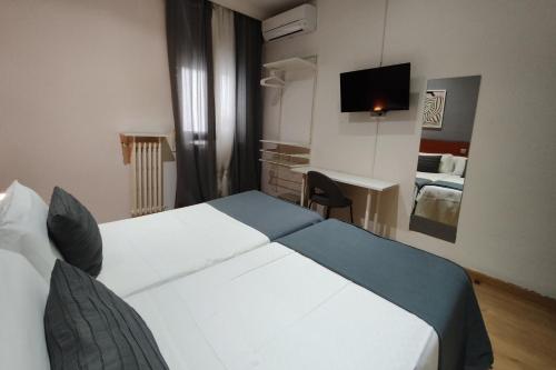 Hostal Cervantes - image 9