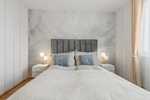 1-BR with Outdoor Space - Onsite Parking for 19,90 per Day
