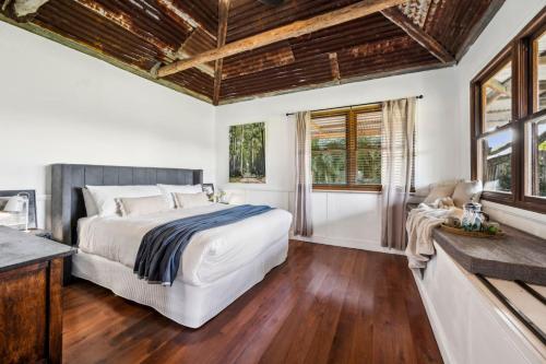 The Hitching Rail Hut - Relax, unwind and reconnect in Karangi