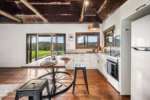Konyha, The Hitching Rail Hut - Relax, unwind and reconnect in Karangi