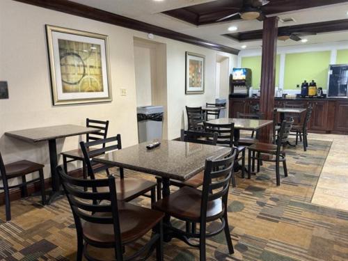 Best Western Grove City Inn - image 12