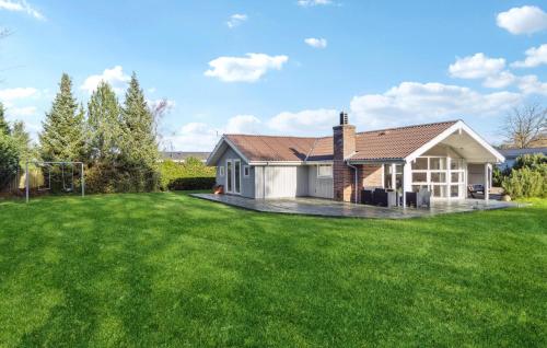  Beautiful Home In Humble With Sauna in Humble