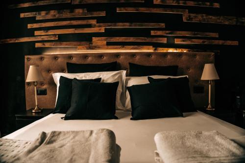 Sir Thomas Bed Central 1