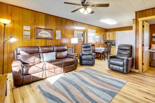 Devils Fork Resort Cabin with Designated Boat Slip! in 費爾菲爾德灣