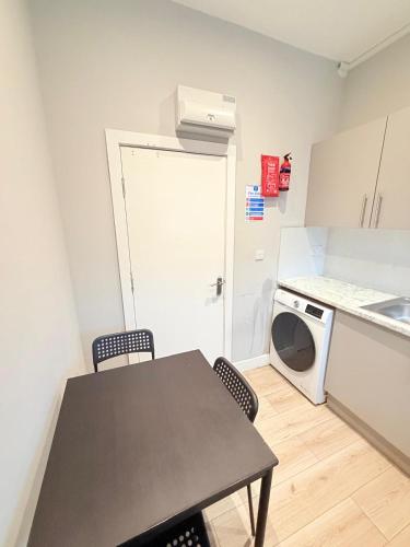 Holloway Home Suites - image 11