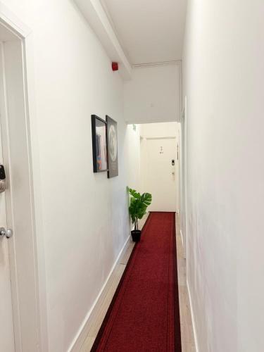 Holloway Home Suites - image 14