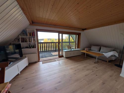 Wohnung am Wald in ruhiger Siedlung Panoramablick zum höchsten Kunstwerk der Welt 5 Min zur Autobahn oder Zentrum in Chemnitz, Deutschland